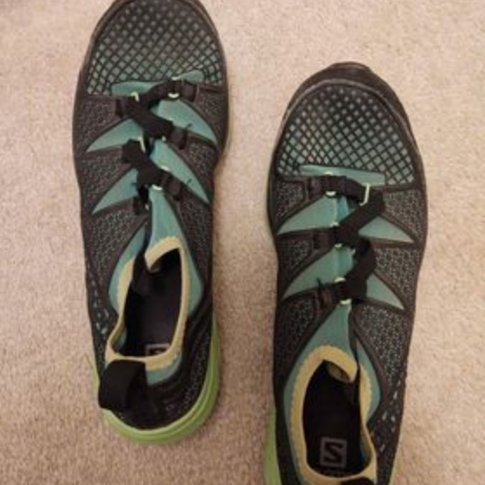 Women water shoe